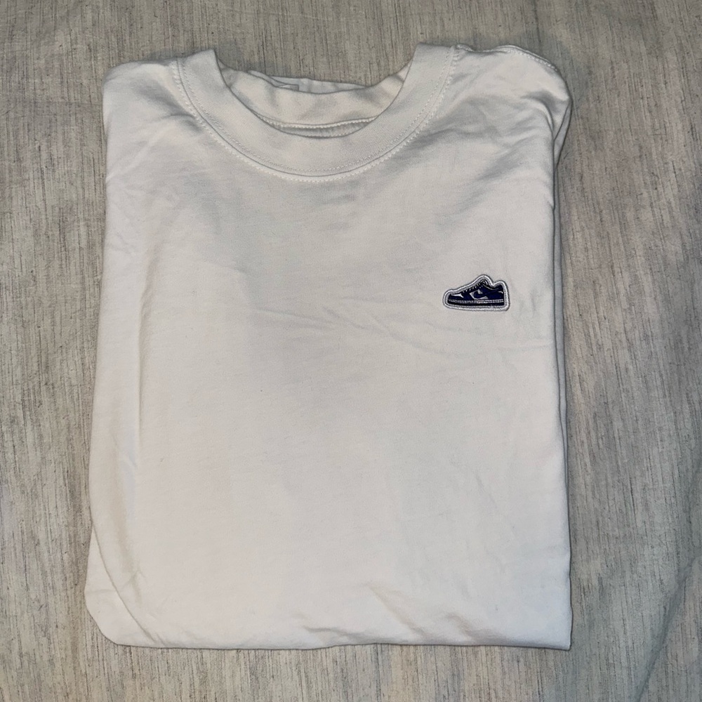 Nike mens t shirt with blue dunk low patch, size S